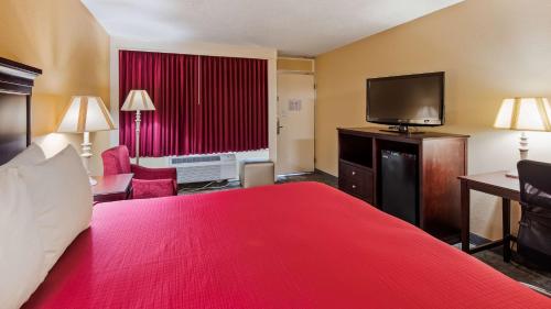 Best Western Eureka Inn - image 14