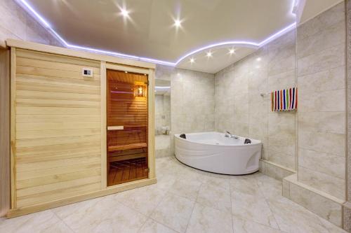Riverside Spa Apartments - main image