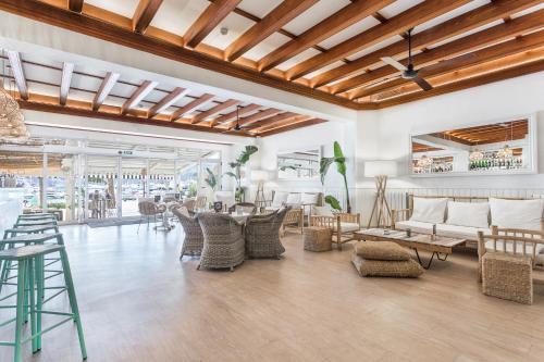 ผับ/เลาจน์, เฟร์กุส สไตล์ โซเยร์ บีช (FERGUS Style Soller Beach) in ปอร์ต เด ซอเยอร์