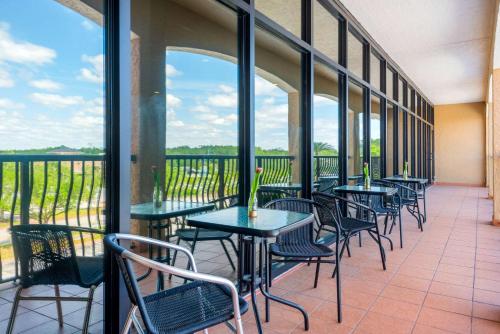 ห้องอาหาร, Clarion Inn Ormond Beach at Destination Daytona in ออมอนต์บีช (FL)