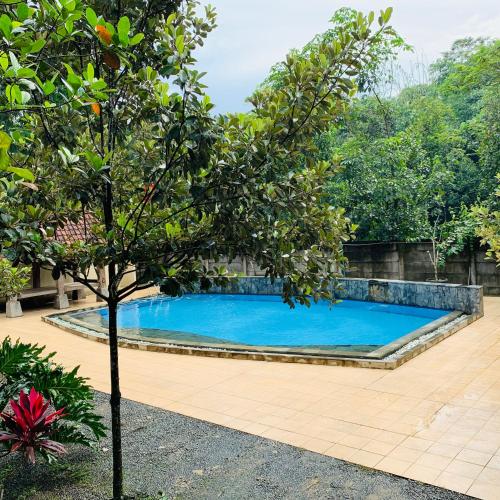 Vista, Rumah Joglo Casual Hotel in Ciampea