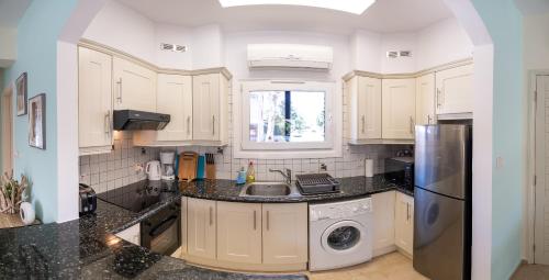 Dalia Seaside 2 Bedroom Apartment with Pool & Garden