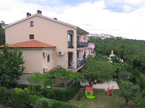  Apartman Valentić, Pension in Jadranovo