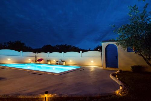 VILLA TUGARKA private pool, fitness, play-house, great for families, max 6 per.