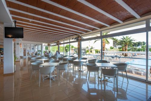 Pub/Lounge, Hotel Caribe in Santa Eularia des Riu