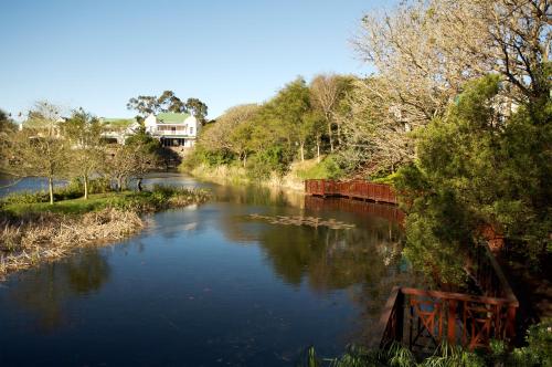 Quarry Lake Inn