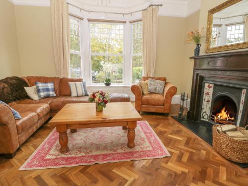 8 Wilton Road - image 2