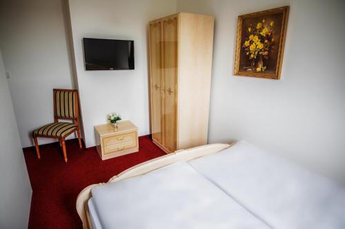 3 twin beds