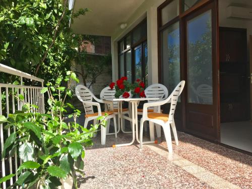 2 bedrooms, 3 beds