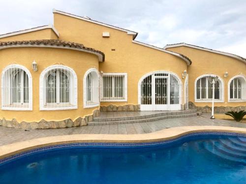 Cozy Villa VESTA with swimming pool in Calpe