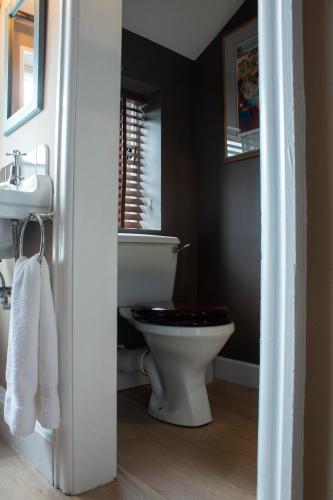 Single Room image 10