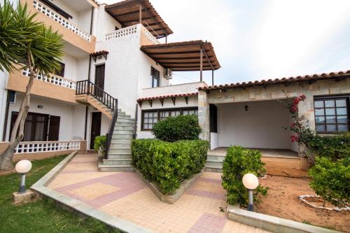 Irilena by Checkin - image 11