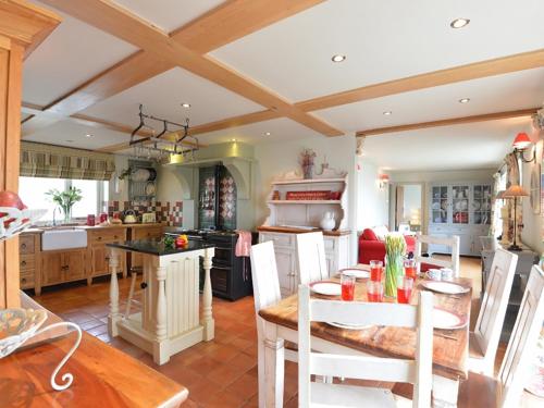 Ty'n Cae in Red Wharf Bay