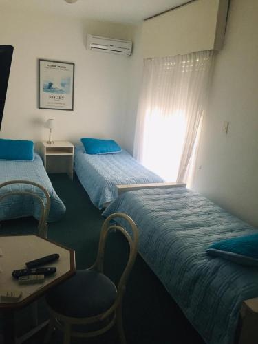 1 double bed, 4 twin beds