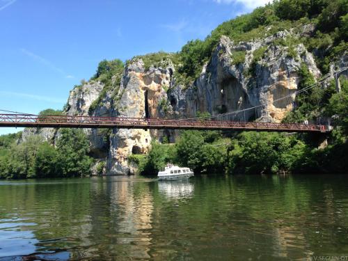 BOUZIES Lot Valley GITE gîte à louer Bouziès