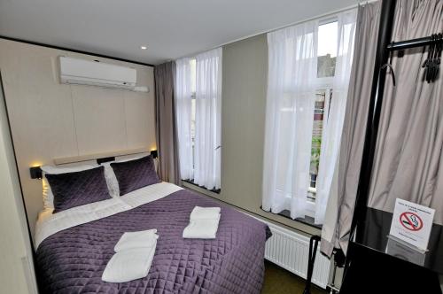 Small Double Room image 6