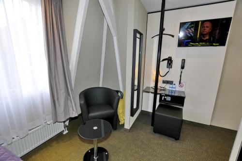 Double Room image 4