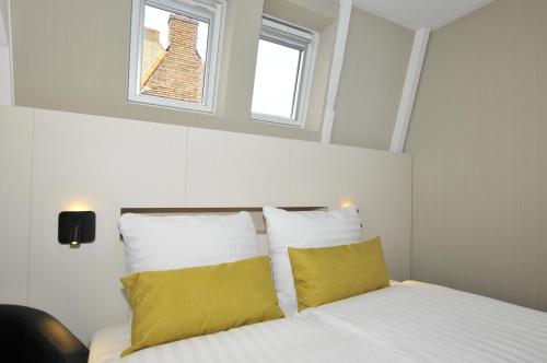 Double Room image 7