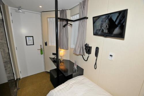 Single Room image 7