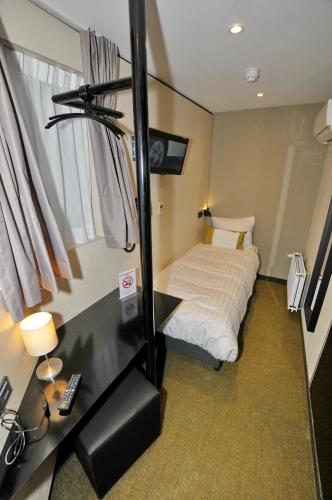 Single Room image 4