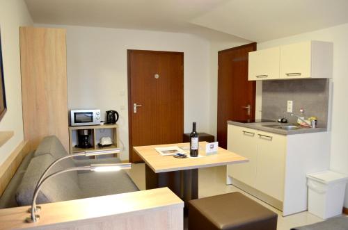 Kitchen, Hana Aparthotel in Other