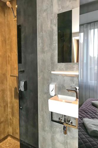 Single Room image 1
