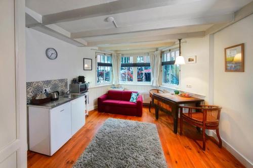  16 sous, Pension in Utrecht