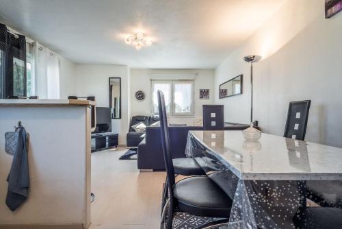 DESIGN APARTMENT Near GENEVA in Etrembieres (Rhone-Alpes)