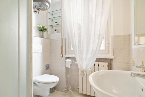 San Giovanni in Monte Apartment - image 11