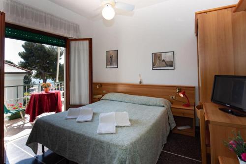 2 twin beds