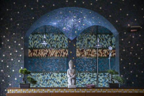 Front desk [24-hour]