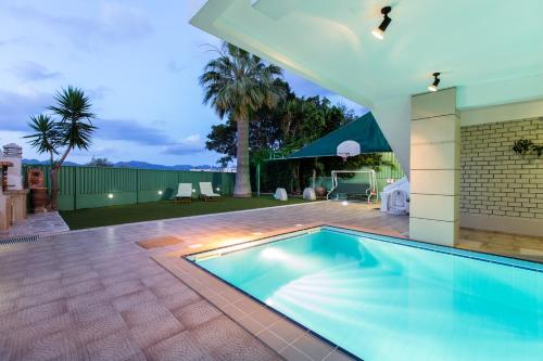  Apartment with Pool and Gym in Kounoupidiana