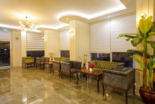 Aurasia City Hotel - image 9