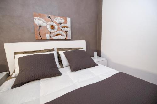 1 queen bed, 1 twin bed