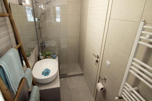 ห้องน้ำ, Charming Apartment in เขตเนีย พาราเลีย