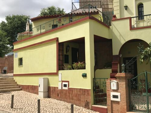  Casa Castelo, Unterkunft in Silves