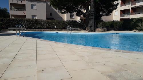 Bandol nature et loisirs: Parking/ Piscine