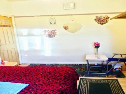 Private Room In S.house, Ilford, London