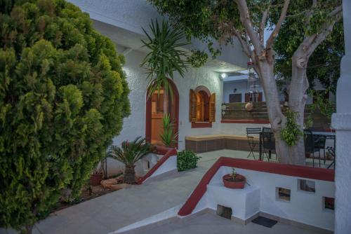 Houmeli Maisonettes & Apartments - Tap to explore photos