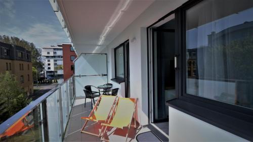 The Blue in the Trees - Deluxe Beach Apartments - image 2