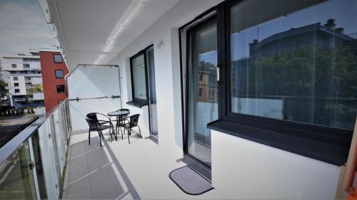 The Blue in the Trees - Deluxe Beach Apartments - image 3