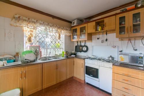 ห้องครัว, ซาริตา บูทิก แอร์พอร์ต โฮเต็ล (Zarita Boutique Airport Hotel) in อาทิริเวอร์