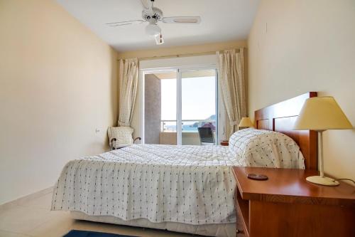 Stunning views, excellent location, 2 minutes to beach