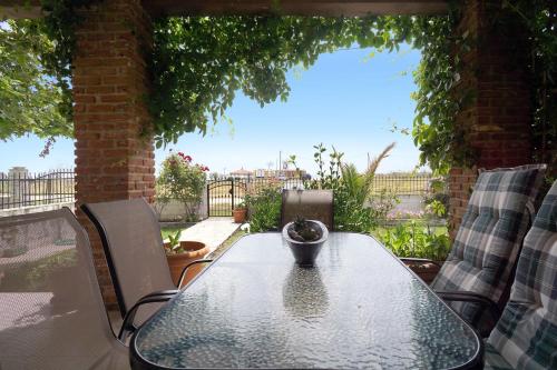  Katerina's Beach House in Paralía Avdhíron