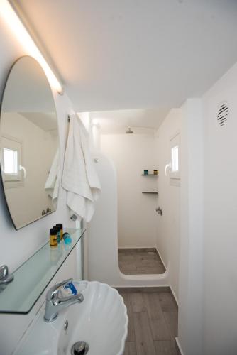 Deluxe Double Room with Sea View image 10
