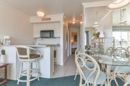 Cozy Value Beach Condo - image 3