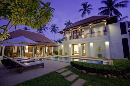 Private villa and pool. Walk to the beach Private villa and pool. Walk to the beach