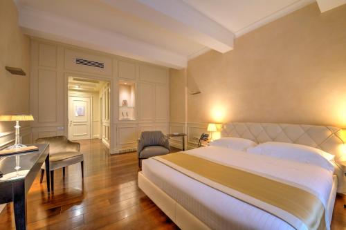 Deluxe Double Room image 3