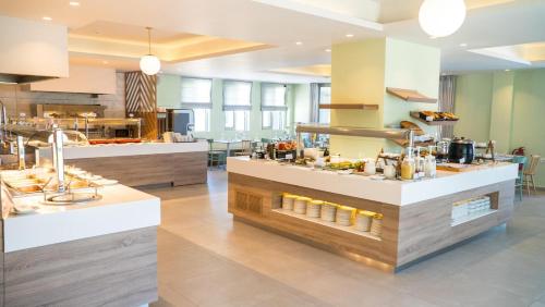 Adele Beach Hotel - main image