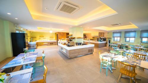 Adele Beach Hotel - image 8